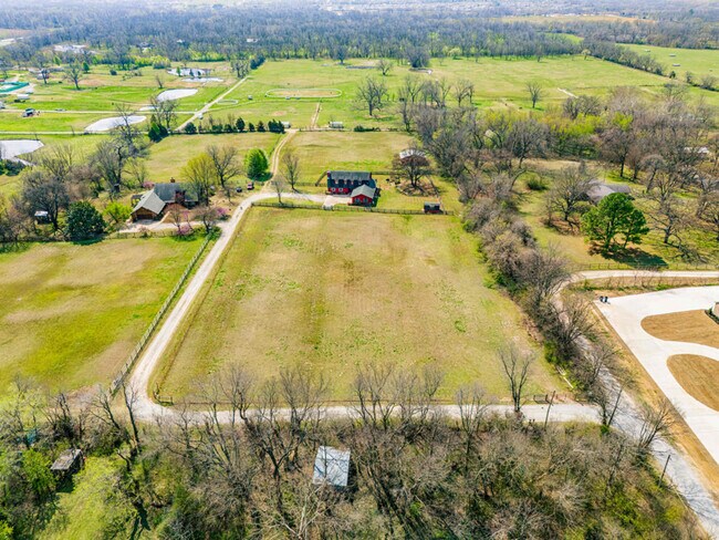 Building Photo - 9224 W 1st St