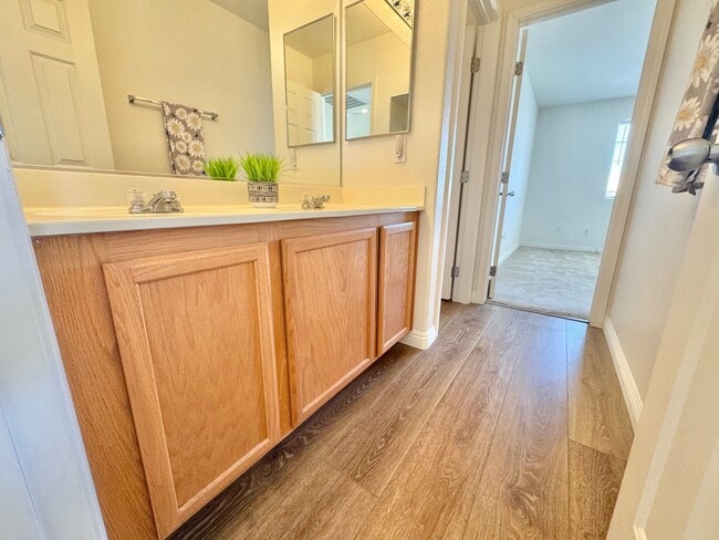 Building Photo - ENJOY THIS STUNNING 3 BEDROOM WITH A TRANQ...