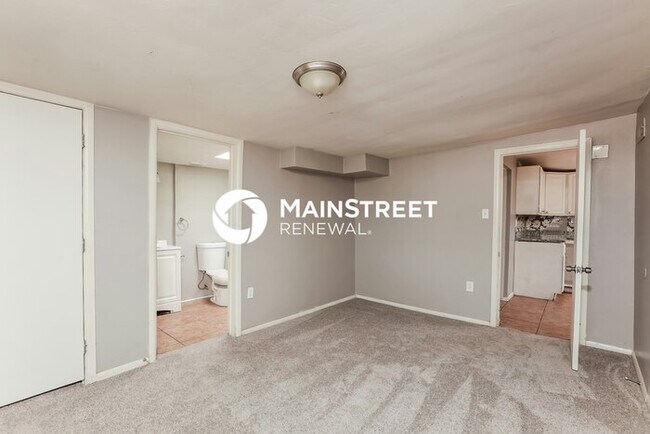 Building Photo - 4 Bedroom Pet-Friendly Home in Tucson, AZ with Main Street Renewal