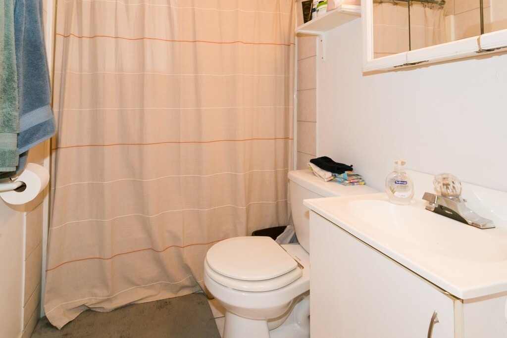 Building Photo - 1307 N Greenview Ave