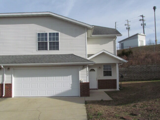 Building Photo - AVAILABLE SEPTEMBER 08,2025!!
