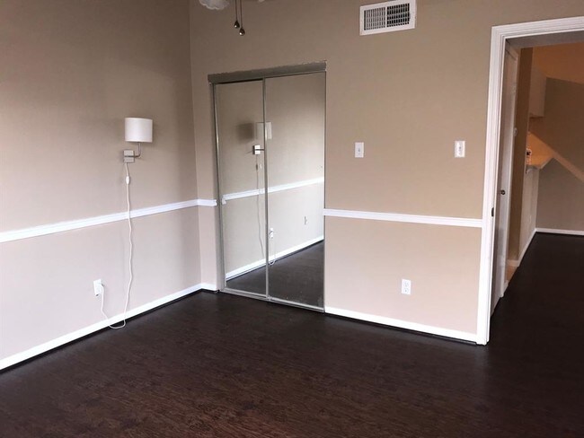 Building Photo - 2121 El Paseo St