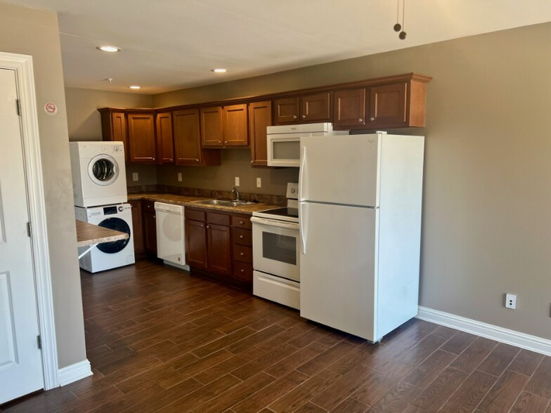 Building Photo - 1604 Spring Valley Dr