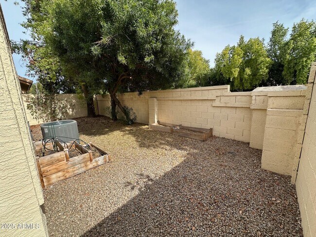 Building Photo - 8919 S Lori Ln