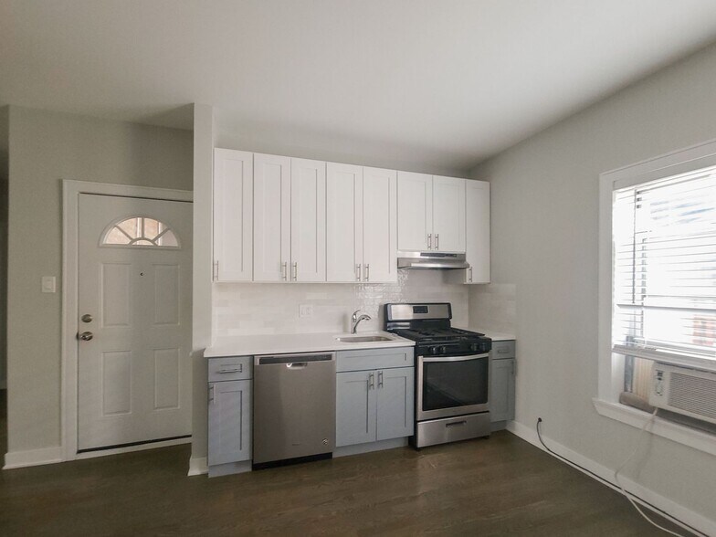 Building Photo - 5137 N Wolcott Ave