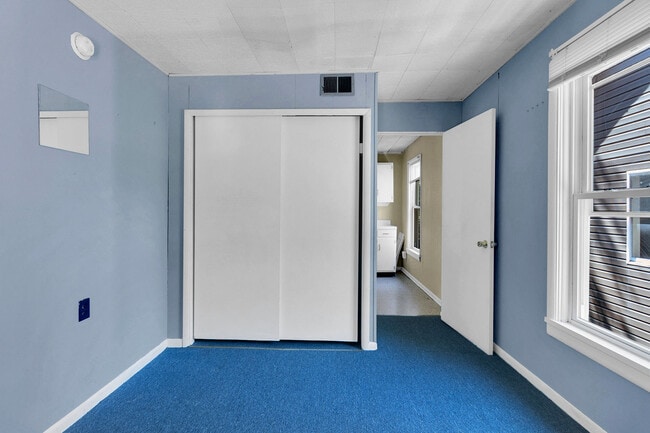 Building Photo - 356 Stewart St