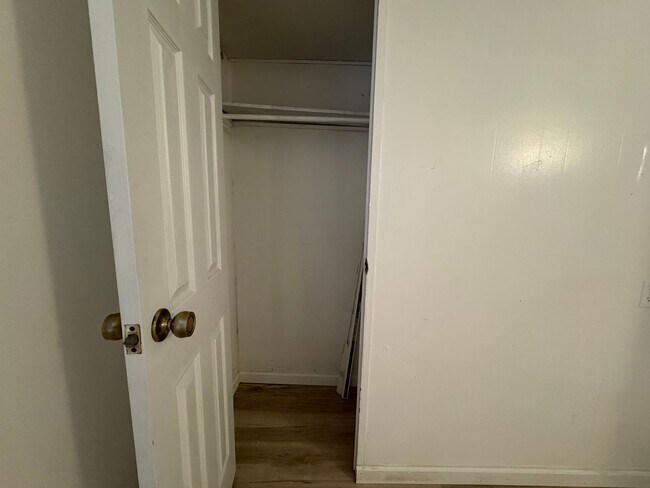 Building Photo - 2BR Mobile Unfurnished recent remodel/Refr...