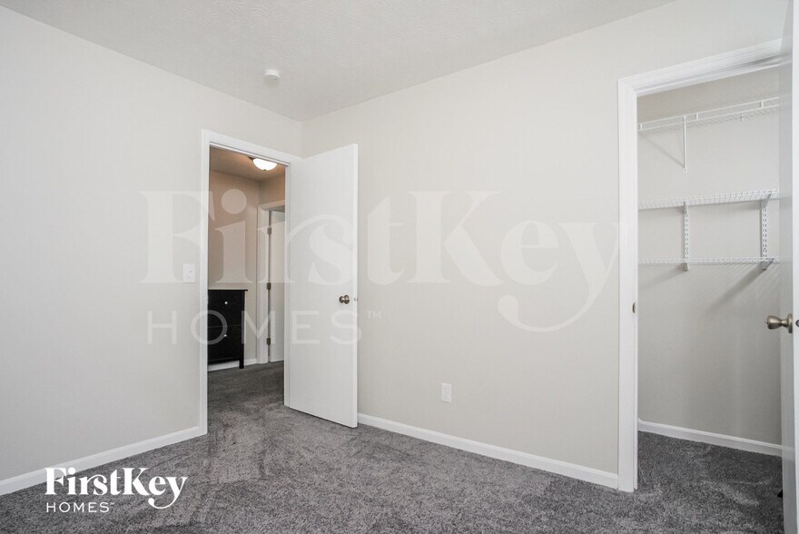 Building Photo - 935 Saffron Ln