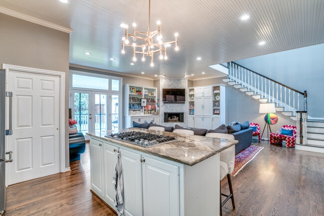 Building Photo - 3312 Villanova St