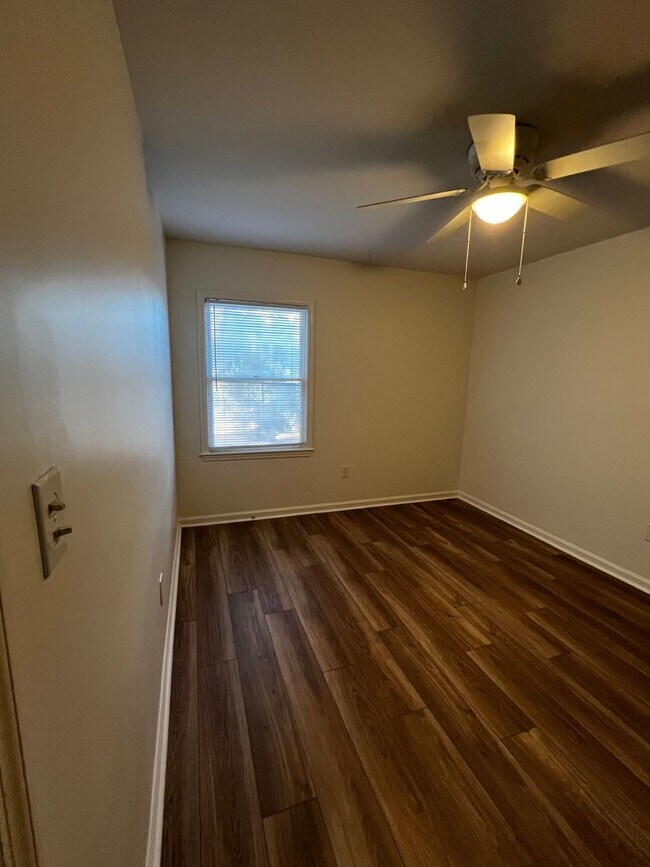 Building Photo - Charming 2-Bedroom Rental on Ladies Island