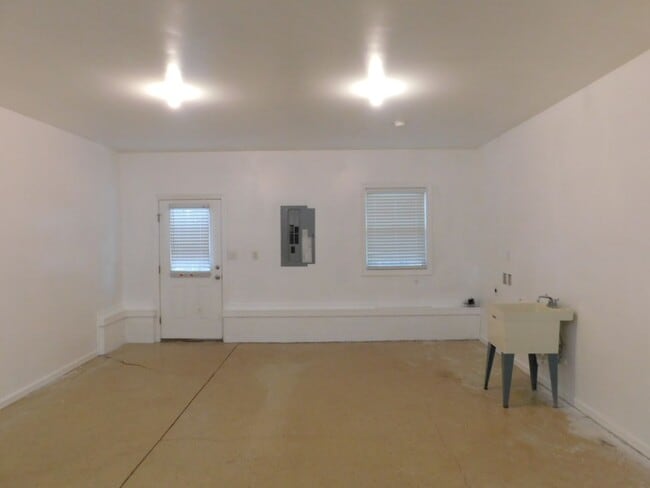 Building Photo - Location, Location, Location!!