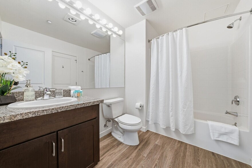 Building Photo - 1201 4th St