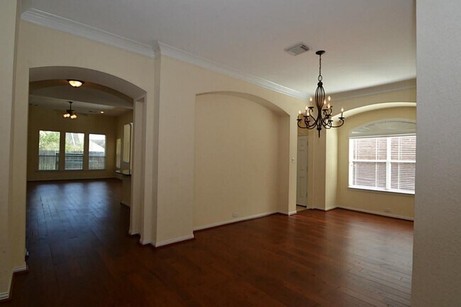 Building Photo - 6606 Cadogan Ct