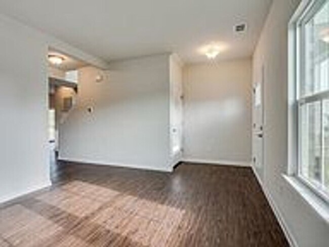 Building Photo - 1 MONTH FREE! PET FRIENDLY 4BR w/ Large Fenced Yard – Williamson Co Schools