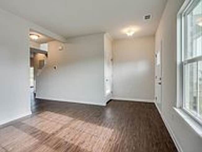 Building Photo - UP TO 2 MONTHS FREE RENT WITH 12 OR 24 MO LEASE!  PET FRIENDLY 4BR w/ Large Fenced Yard – William...