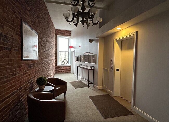 Building Photo - 163 Water St