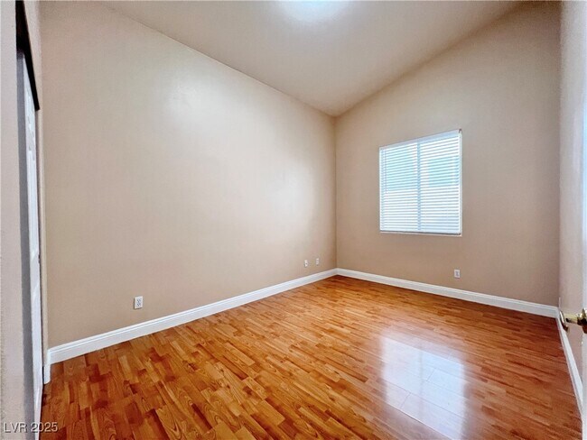 Building Photo - 258 Whitewater Village Ct