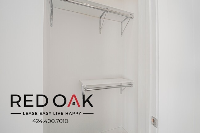 Building Photo - 932 Irolo St