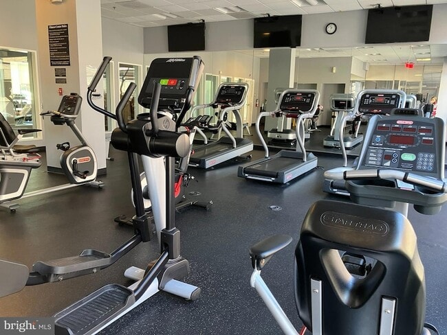 Building Photo - 355 I St SW