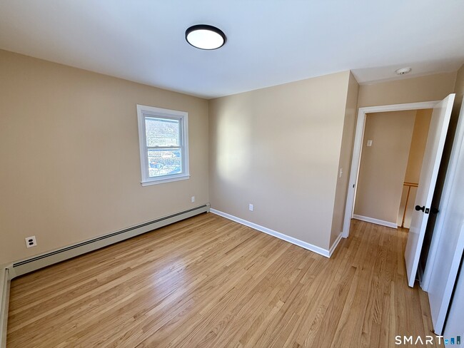 Building Photo - 33 Center Ave