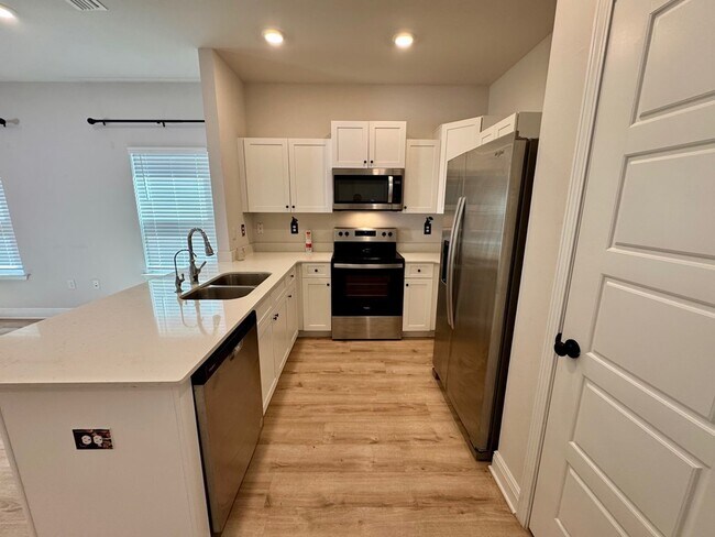 Building Photo - 272 The Prado