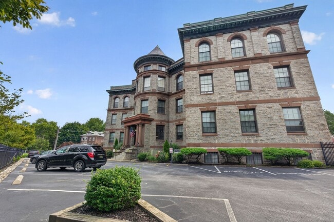 Building Photo - Welcome to the Baynard House; Elegant, Spacious & Bright Showing- Showing Sunday 7/26 9:30am-9:45am