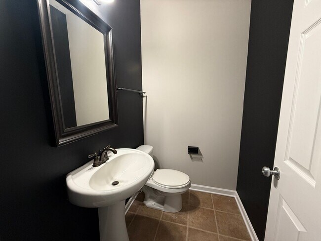 Building Photo - 4818 Summerside Dr