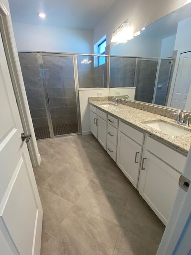 Building Photo - 4 bedroom 3 bathroom home in Timber Creek