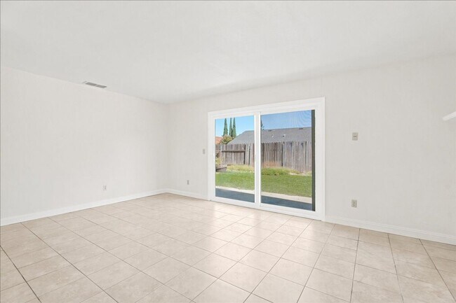 Building Photo - 1379 San Juan Rd