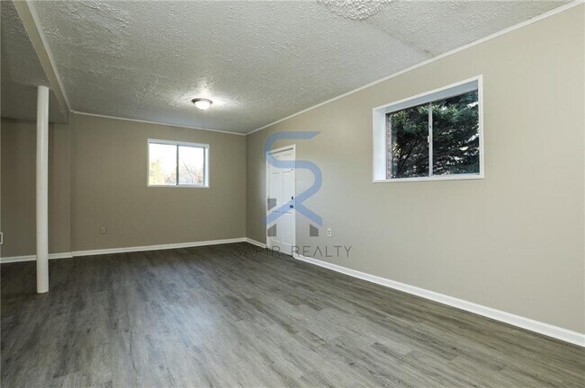 Building Photo - 507 Menefee St