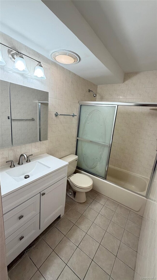 Building Photo - 60-46 69th Pl