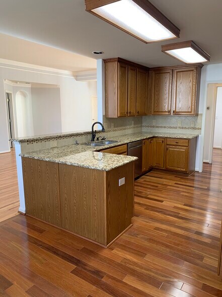 kitchen - 5506 Phillipsburg Dr