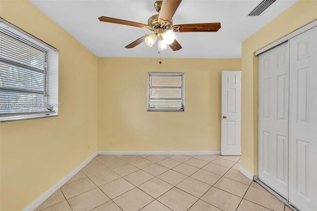 Building Photo - 4214 SW 49th Ct