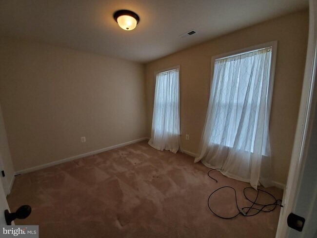 Building Photo - 10510 Woodland Dr