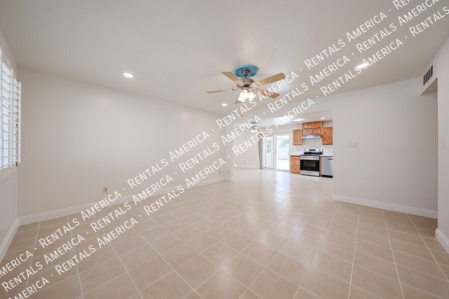 Building Photo - 935 E Wesleyan Dr