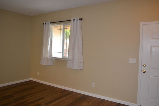 Building Photo - 938 Lusk Dr