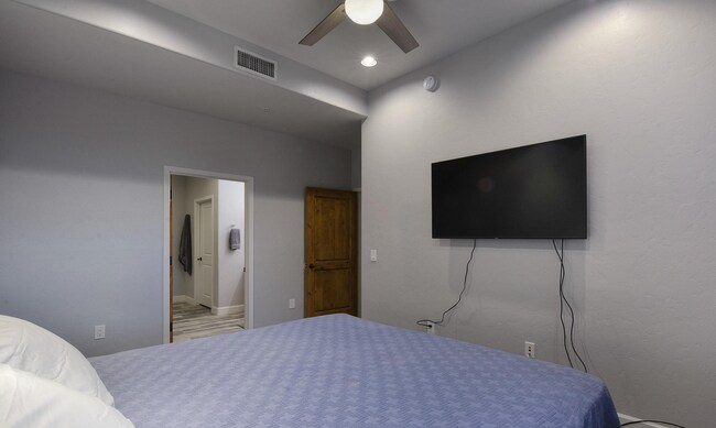 Building Photo - 446 N Campbell Ave