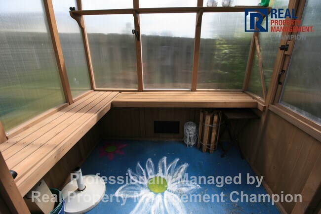 Building Photo - 3 BD/2 BA Open Plan with Vaulted Ceiling in Ogden