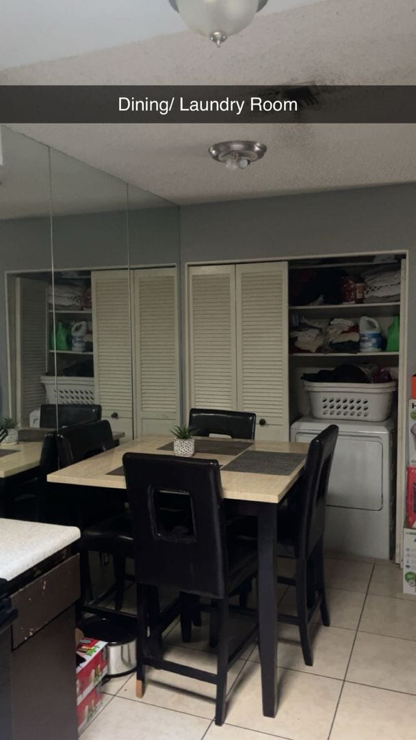 Building Photo - Well Appointed 2 bedroom 2 bathroom available February 1st.  Washer and Dryer Included!!!  Close ...