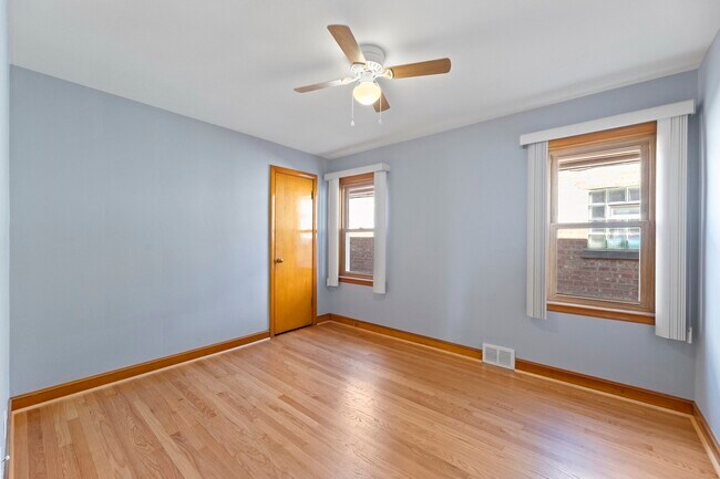 Building Photo - 5534 S Natoma Ave