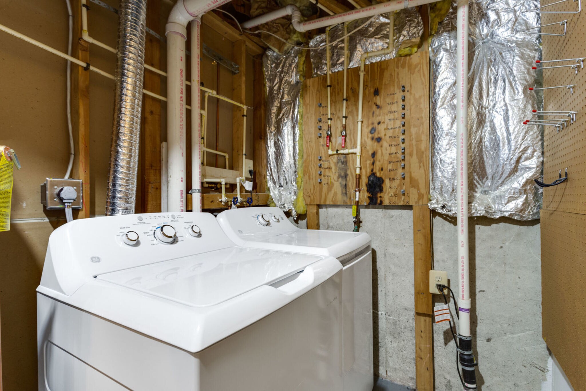 Building Photo - 5837 Norham Dr