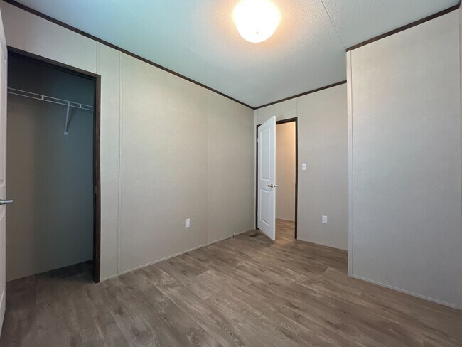 Building Photo - 203 Linda St