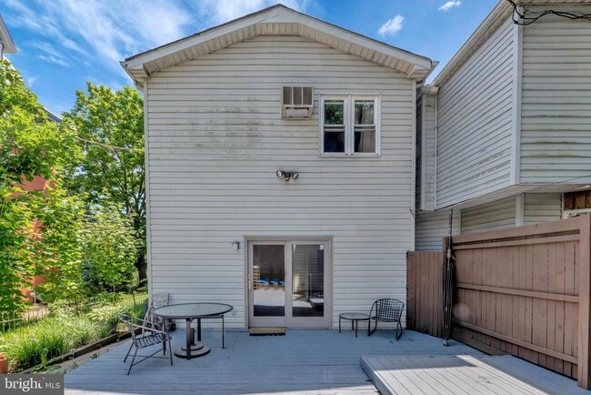 Building Photo - 817 N Harrison St