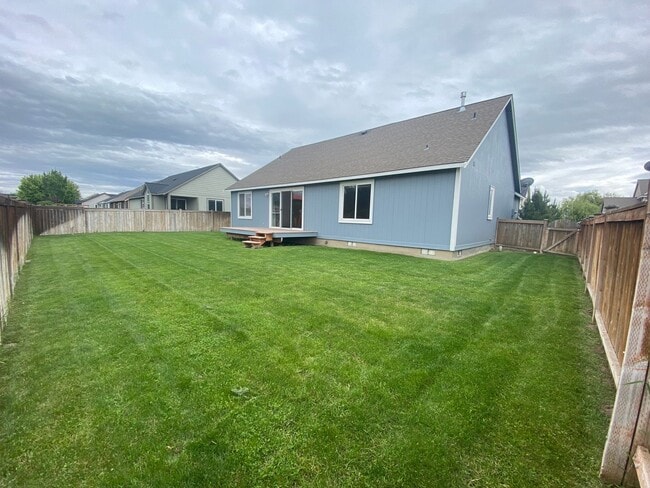 Building Photo - Nice 3 Bed, 2 Bath Home!