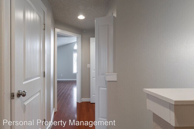 Building Photo - 3 br, 2.5 bath House - 708 NE 159th Ct