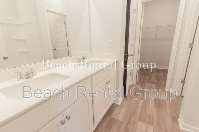 Building Photo - 1375 Speedway St