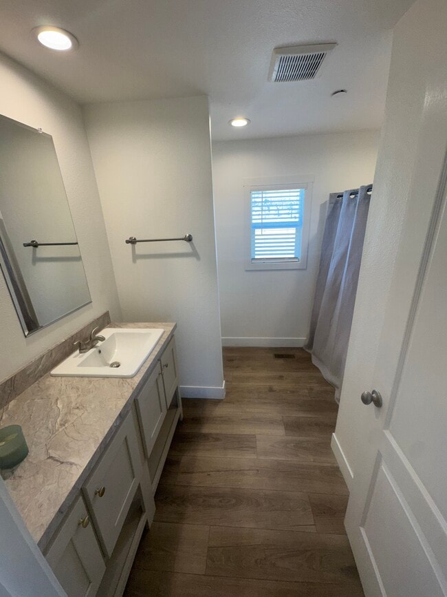 Building Photo - 9175 Alamo Ave