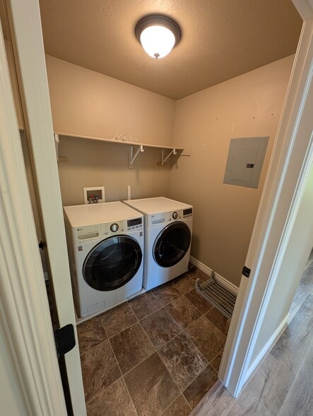 Laundry - 909 S Main St