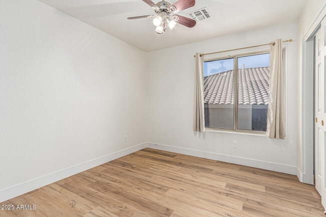 Building Photo - 602 W Canary Way