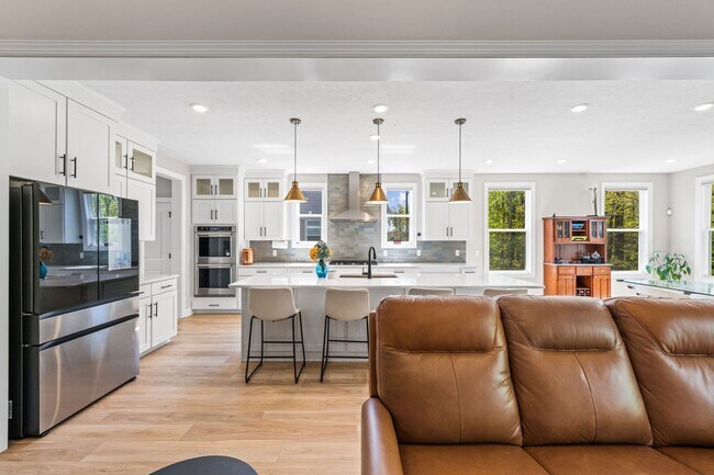 Building Photo - Modern Luxury!  Lakes of Orange Single family home
